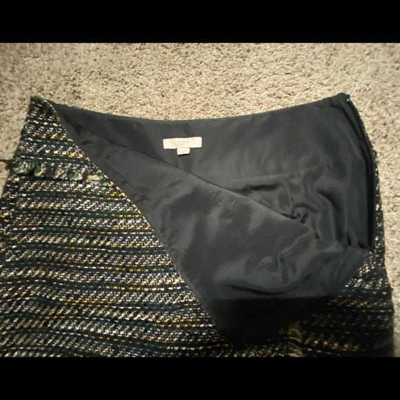 Loft, skirt. Multi-colored. Size 6. Mini in length. - Picture 2 of 3